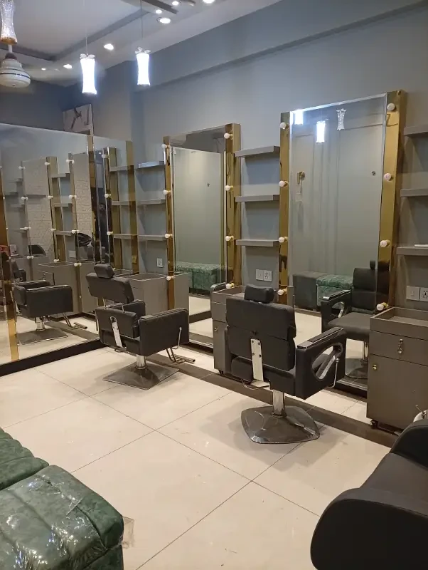 Parlour Space Available for Rent, Bahadurabad, Karachi