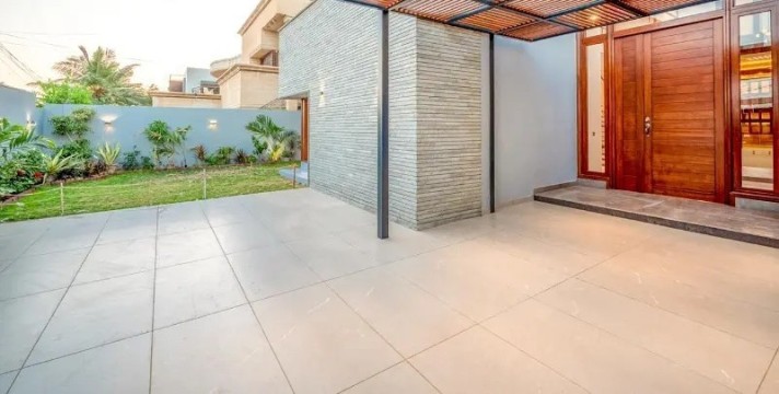 Bungalow for Commercial Use, Shahra-e-Faisal, Karachi