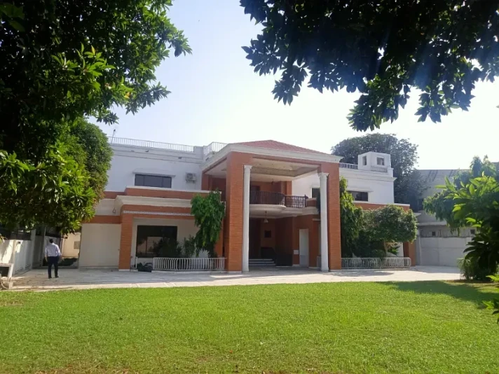 Building for Rent, Garden Town, Lahore