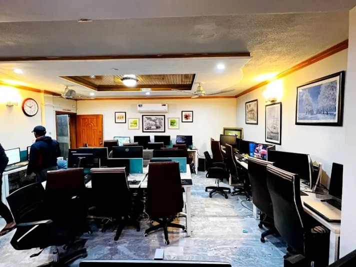 Office for Rent, Model Town, Lahore