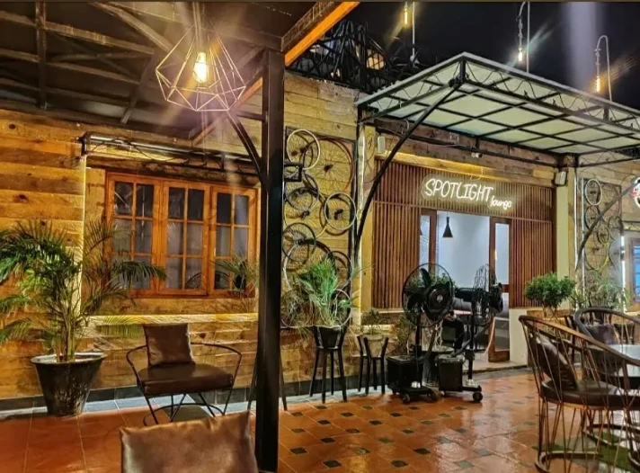 Building for Sale, Khayaban-e-Jinnah Road, Lahore